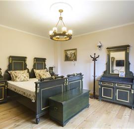 5 bedroom bayside villa with pool near Kotor, sleeps 12